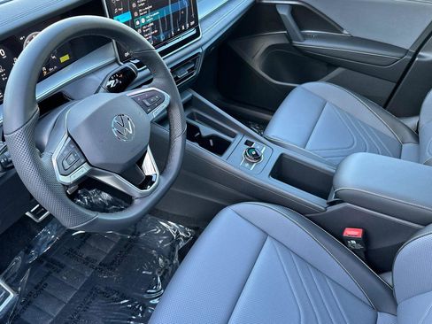 New 2026 Volkswagen Tiguan SE R-Line image 9