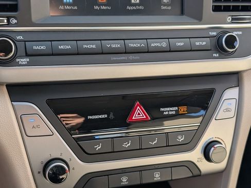 Used 2018 Hyundai Elantra SEL FWD image 21