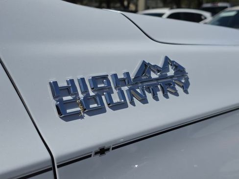 New 2026 Chevrolet Suburban High Country image 13