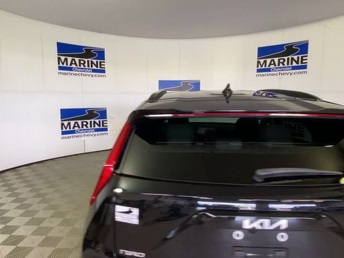Used 2024 Kia Niro EX Touring FWD image 9