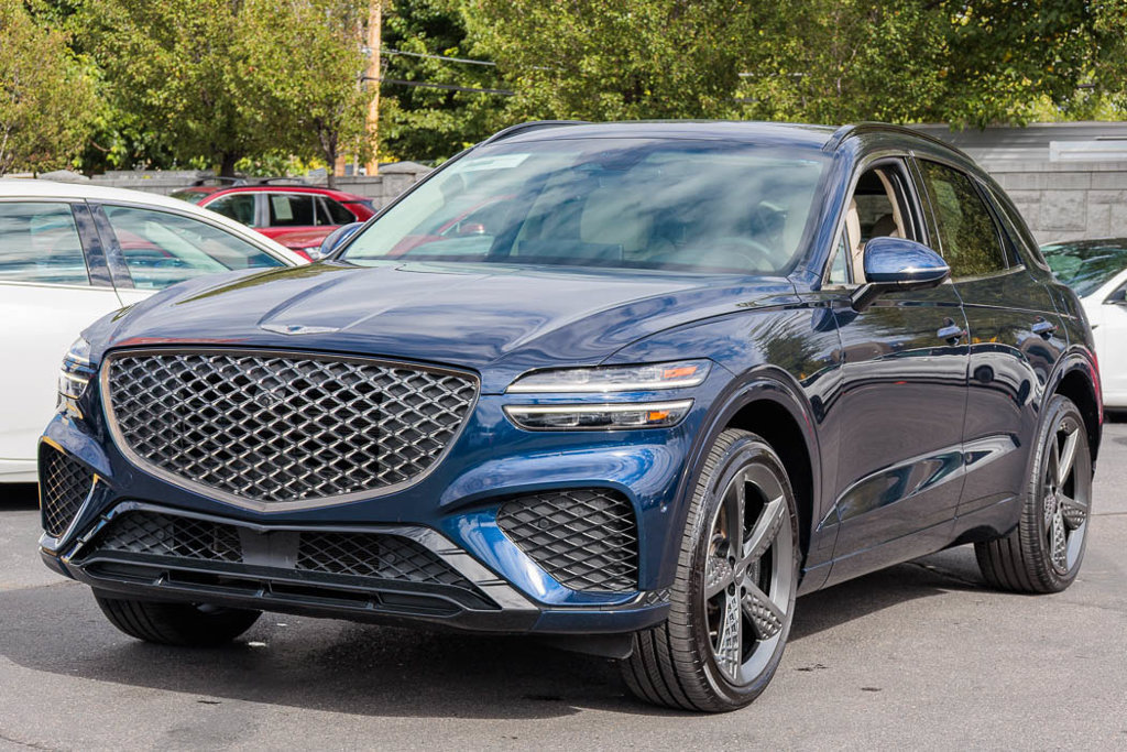 Used 2022 Genesis GV70 3.5T Sport w/ Sport Prestige Package AWD/4WD image 14