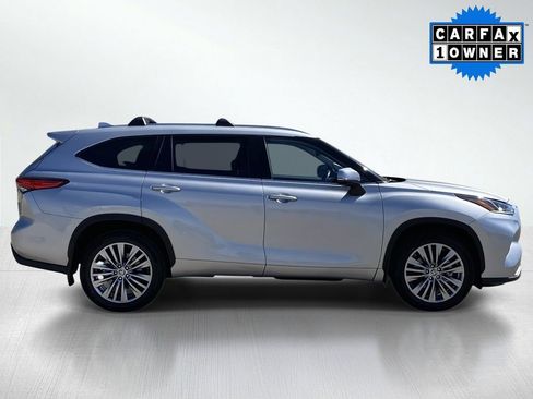 Used 2023 Toyota Highlander Platinum image 10