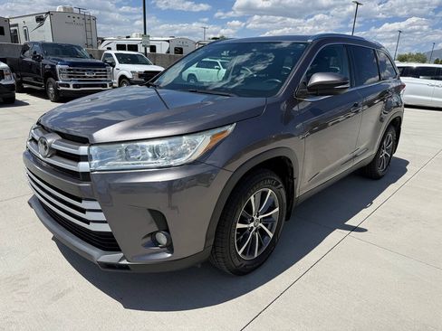 Used 2019 Toyota Highlander XLE AWD/4WD image 7