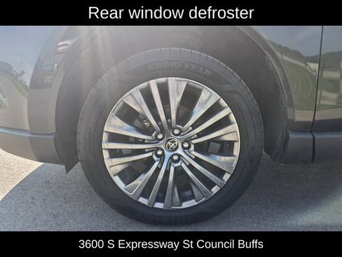 Used 2021 Toyota Venza XLE w/ Softex Package AWD/4WD image 12