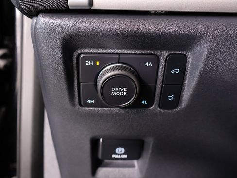 Used 2025 Ford Expedition Active image 10