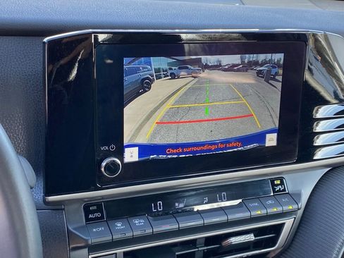 Used 2025 Toyota Camry SE FWD image 16