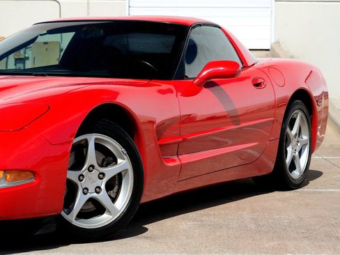 Used 2004 Chevrolet Corvette Coupe w/ Preferred Equipment Group RWD image 9