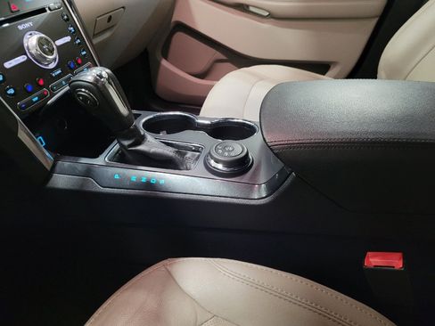 Used 2018 Ford Explorer Limited AWD/4WD image 26
