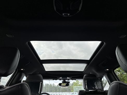 New 2024 Chrysler Pacifica Premium image 23