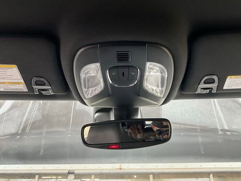 Used 2025 Jeep Compass Latitude image 15