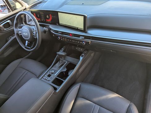 Certified 2025 Kia Sorento EX image 10