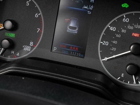 Used 2024 Toyota Corolla Cross SE image 18