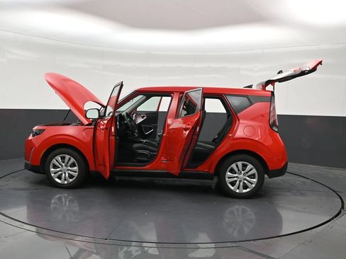 Used 2023 Kia Soul LX FWD image 33