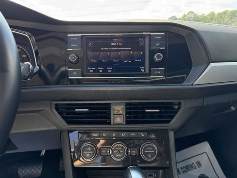 Used 2017 Volkswagen Passat 1.8T SEL Premium image 4