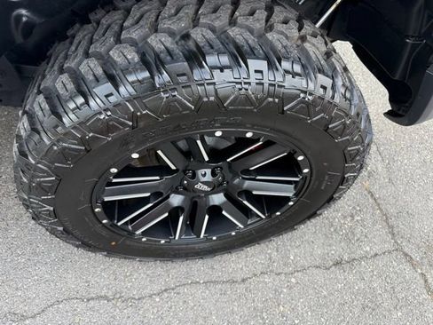 Used 2019 Jeep Wrangler Unlimited Sahara w/ Uconnect 4C Nav & Sound Group AWD/4WD image 12