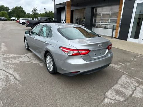 Used 2019 Toyota Camry LE FWD image 18