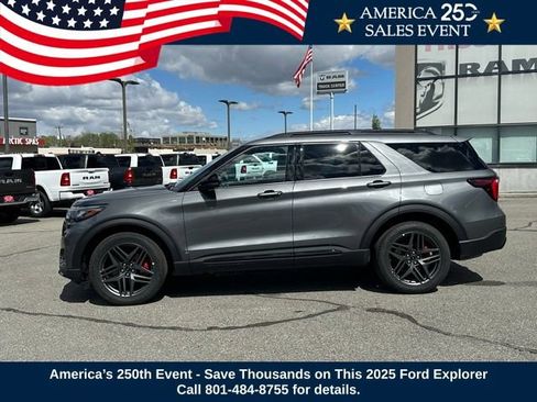 Used 2025 Ford Explorer ST-Line w/ ST-Line Street Pack AWD/4WD image 2
