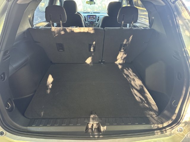 Used 2020 Chevrolet Equinox LS w/ LS Convenience Package FWD image 12