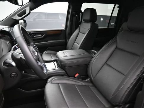 Used 2025 GMC Yukon XL Denali AWD/4WD image 7