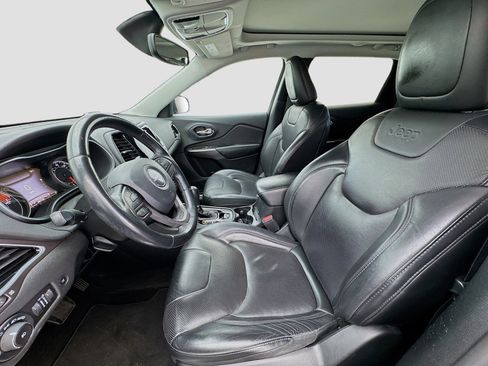 Used 2019 Jeep Cherokee Limited image 13