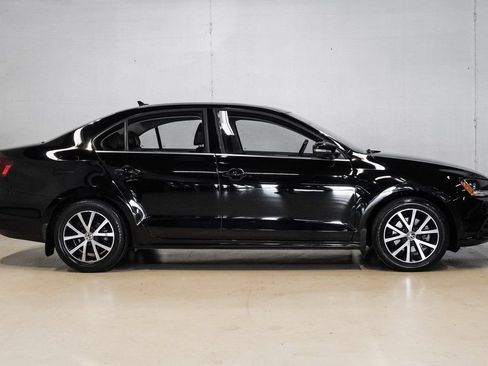 Used 2017 Volkswagen Jetta SE image 10