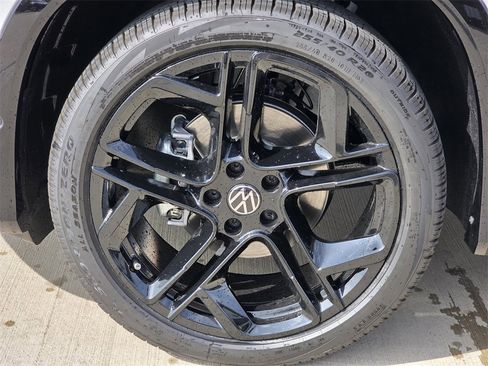 New 2026 Volkswagen Tiguan SE R-Line image 9