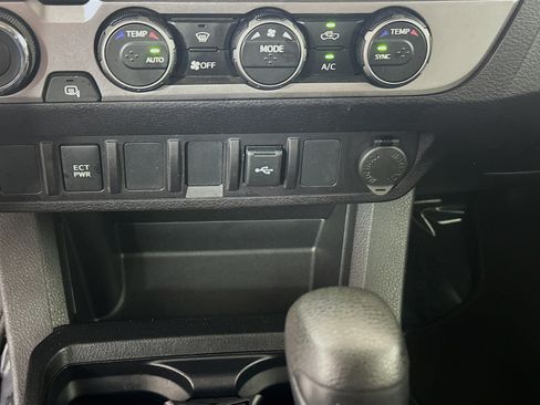 Used 2023 Toyota Tacoma SR AWD/4WD image 22