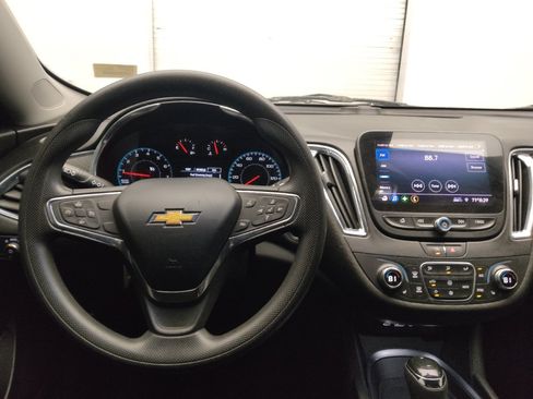 Used 2020 Chevrolet Malibu LT FWD image 22