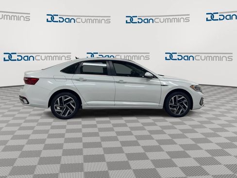 Used 2023 Volkswagen Jetta SEL FWD image 9
