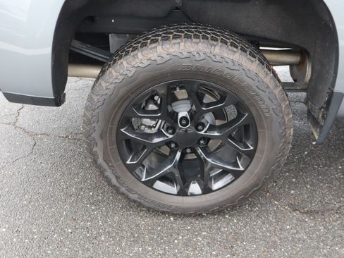 Used 2024 Chevrolet Silverado 1500 Custom Trail Boss w/ LPO, Dark Essentials Package image 37