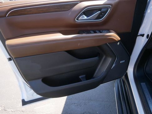 Used 2022 Chevrolet Tahoe High Country AWD/4WD image 16