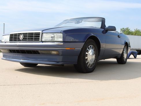 Used 1993 Cadillac Allante FWD image 2