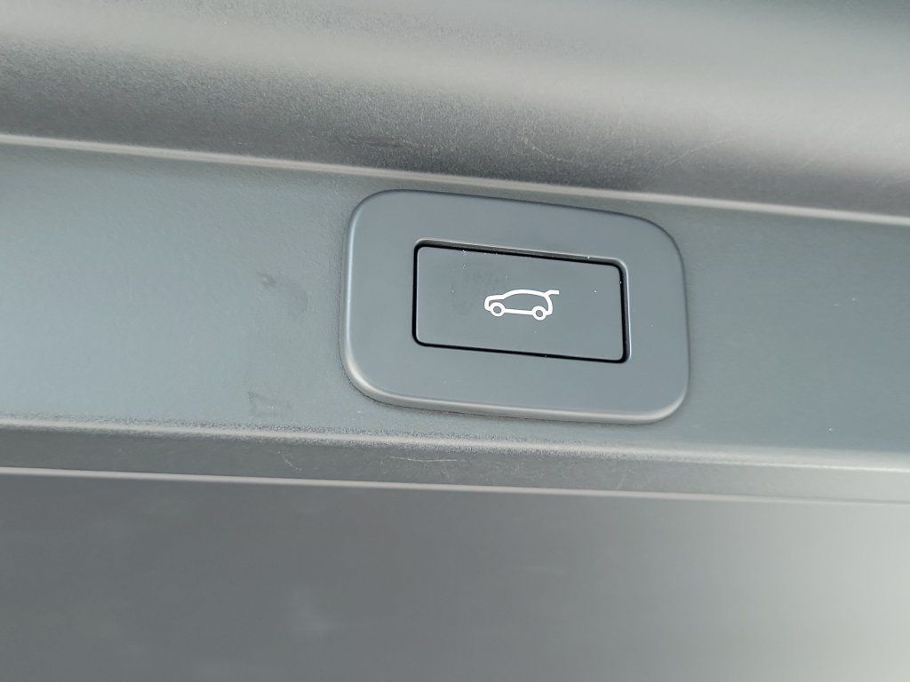 Certified 2023 Land Rover Range Rover SE AWD/4WD image 12