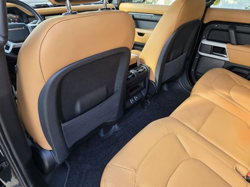 Used 2024 Land Rover Defender 110 S image 16