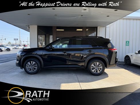 Used 2025 Nissan Pathfinder SV image 6