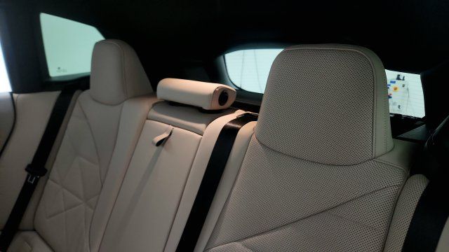 Used 2024 BMW iX xDrive50 w/ Premium Package AWD/4WD image 43