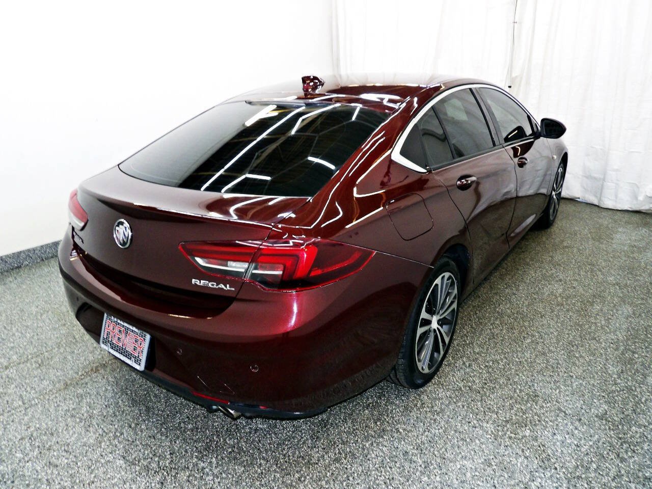 Used 2019 Buick Regal Preferred w/ Driver Confidence Package I FWD image 6