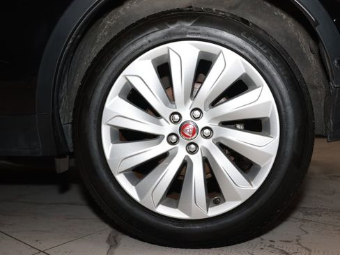 Used 2019 Jaguar E-PACE SE image 40