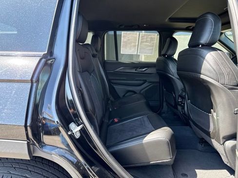 Used 2023 Jeep Grand Cherokee Altitude AWD/4WD image 10