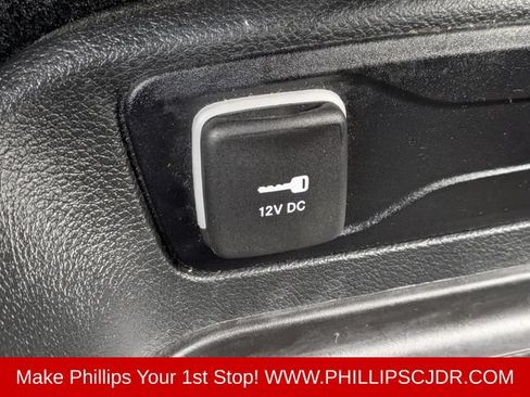 Certified 2025 Chrysler Pacifica Select FWD image 21
