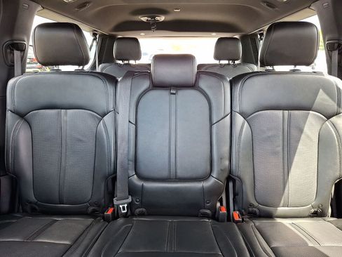 Used 2024 Jeep Wagoneer L Series II w/ Flexible Seating Group AWD/4WD image 14