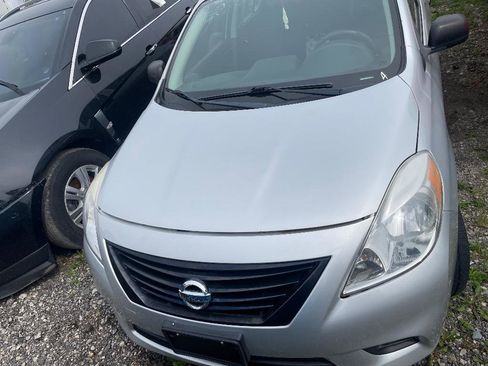 Used 2014 Nissan Versa S FWD image 12