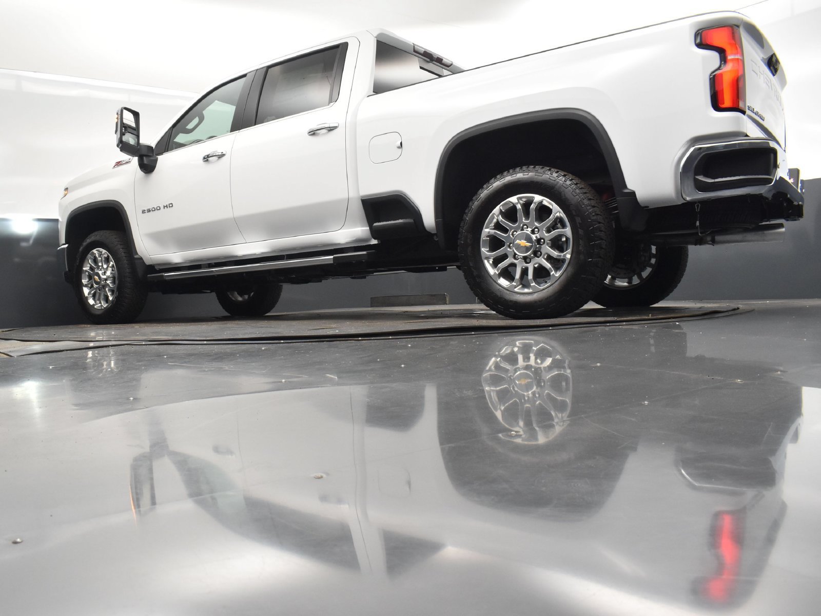 Used 2025 Chevrolet Silverado 2500 LTZ w/ LTZ Convenience Package AWD/4WD image 44