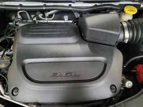 Used 2021 Chrysler Voyager LX FWD image 30