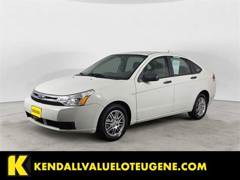 Used 2010 Ford Focus SE image 1