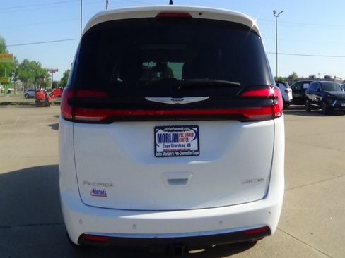 Used 2026 Chrysler Pacifica Limited FWD image 7