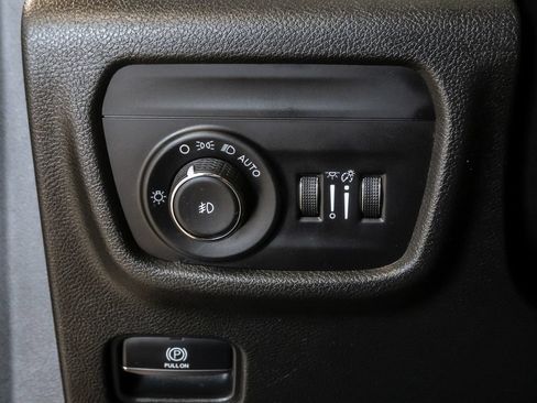 Used 2023 Jeep Grand Cherokee Limited AWD/4WD image 12