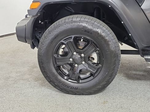 Used 2021 Jeep Wrangler Sport AWD/4WD image 9
