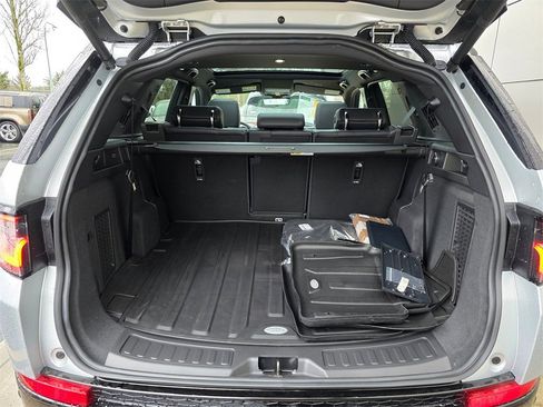 New 2025 Land Rover Discovery Sport Dynamic SE image 28