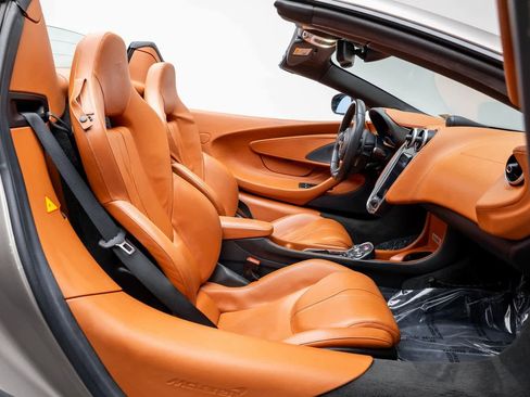 Used 2018 McLaren 570S Spider image 14